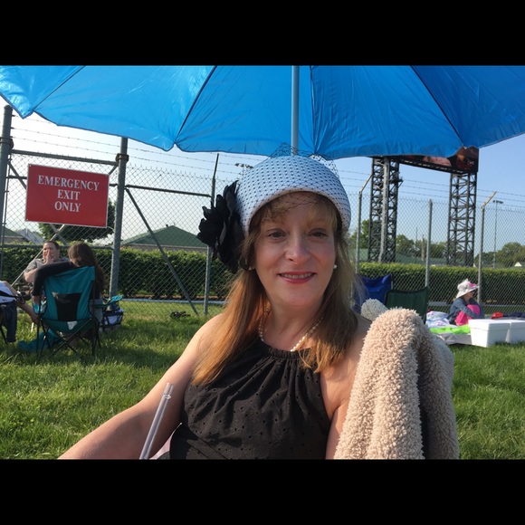 If I’m not Poshing, I’m hiking the Country - Picture 2 of 2